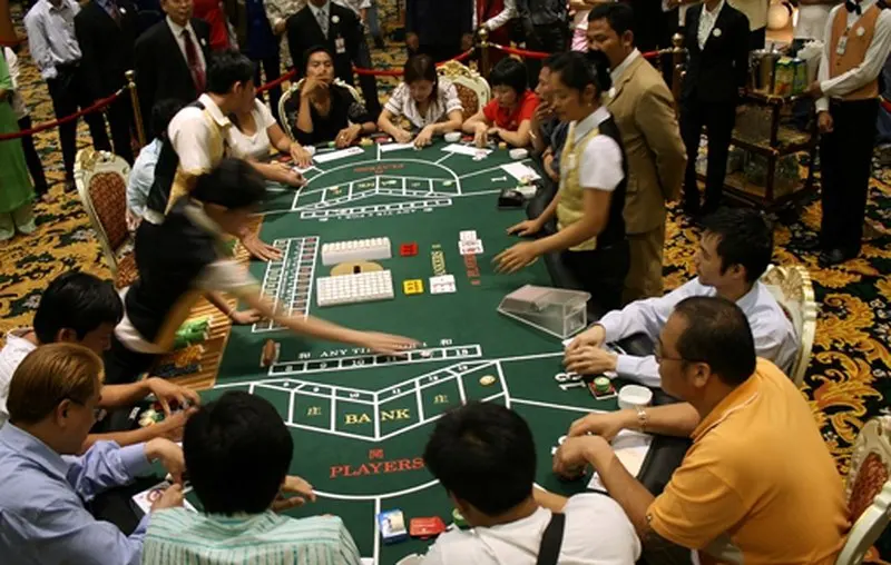 “Hiệu ứng đám đông” trong Casino – Nên theo hay nên tránh? 2 Bình tĩnh – phân tích – ra quyết định theo chiến lược, không theo số đông